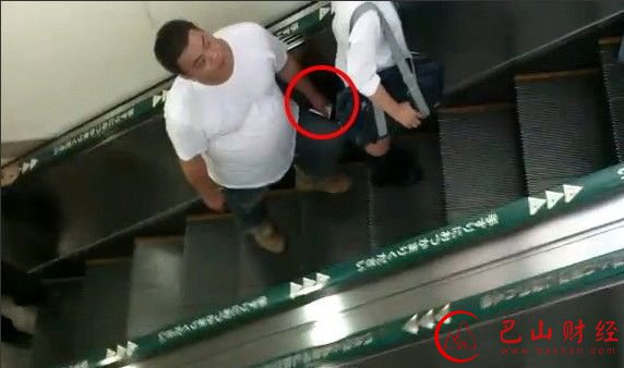 监控摄像头底下的疯狂男女 毫无隐私