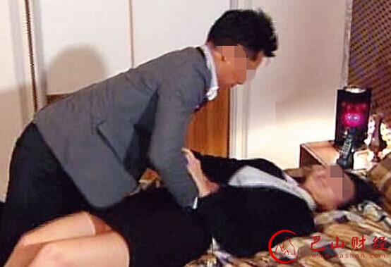 女子被母亲逼迫陪睡千余人