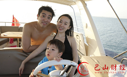 霍思燕杜江带儿子出海度假 穿泳装大秀好身材