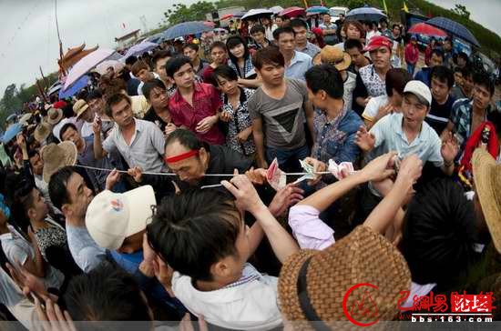 海南,民俗,钢钎穿腮